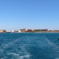 Blick-zum-Ufer-links-die-Anlegestellen-von-James-Mac-rechts-das-Siva-Grand-Beach-September-2002