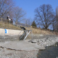 Hier ist ganz deutlich der niedrige Wasserstand zu sehen, März 2006