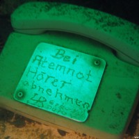 Der Text leuchtet im Dunkeln, März 2006