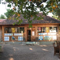 Die Werner Lau Tauchbasis am Strand des Pondok Sari Resorts, September 2007